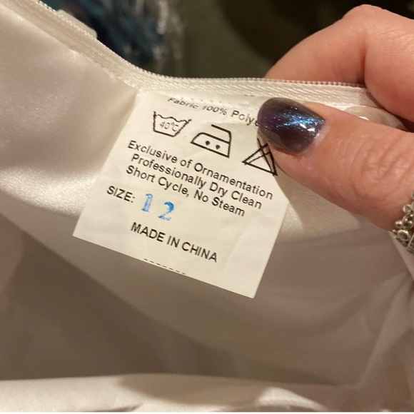 Kathy Ireland 2Be a-line ivory organza wedding gown - Picture 9 of 9